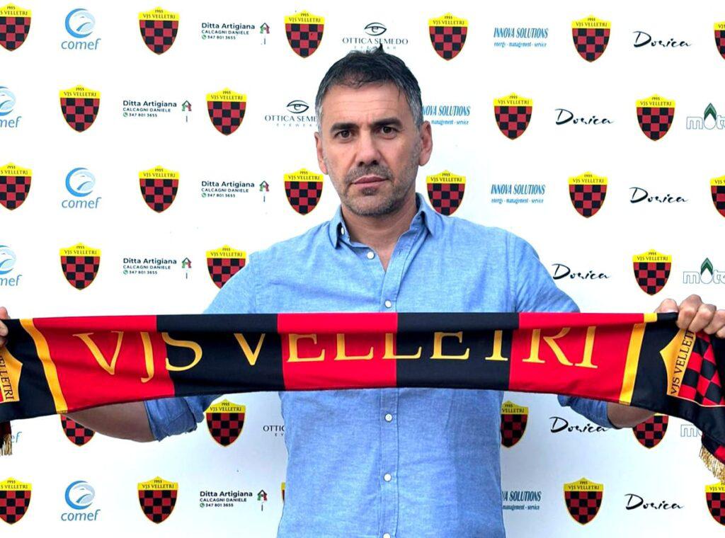 Calcio, Mister Damiano Valenti si racconta: “Ho sposato il progetto Vjs e voglio regalare gioie ai tifosi”